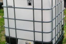 1000l IBC kontejner s klecí (plastová nádrž, sud)