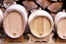 Dřevěné (dubové a akátové) soudky